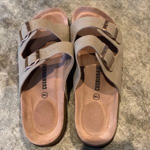 CUSHIONAIRE Women's Sandal size 10